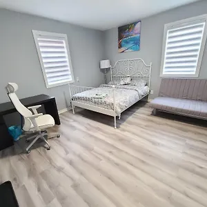 Downtown Spacious Canada