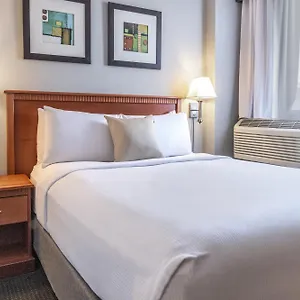 https://candlewood-suites-montreal-downtown-centre-ville.hotels-in-montreal.org
